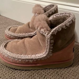 MOU boots!!  Pink and khaki color